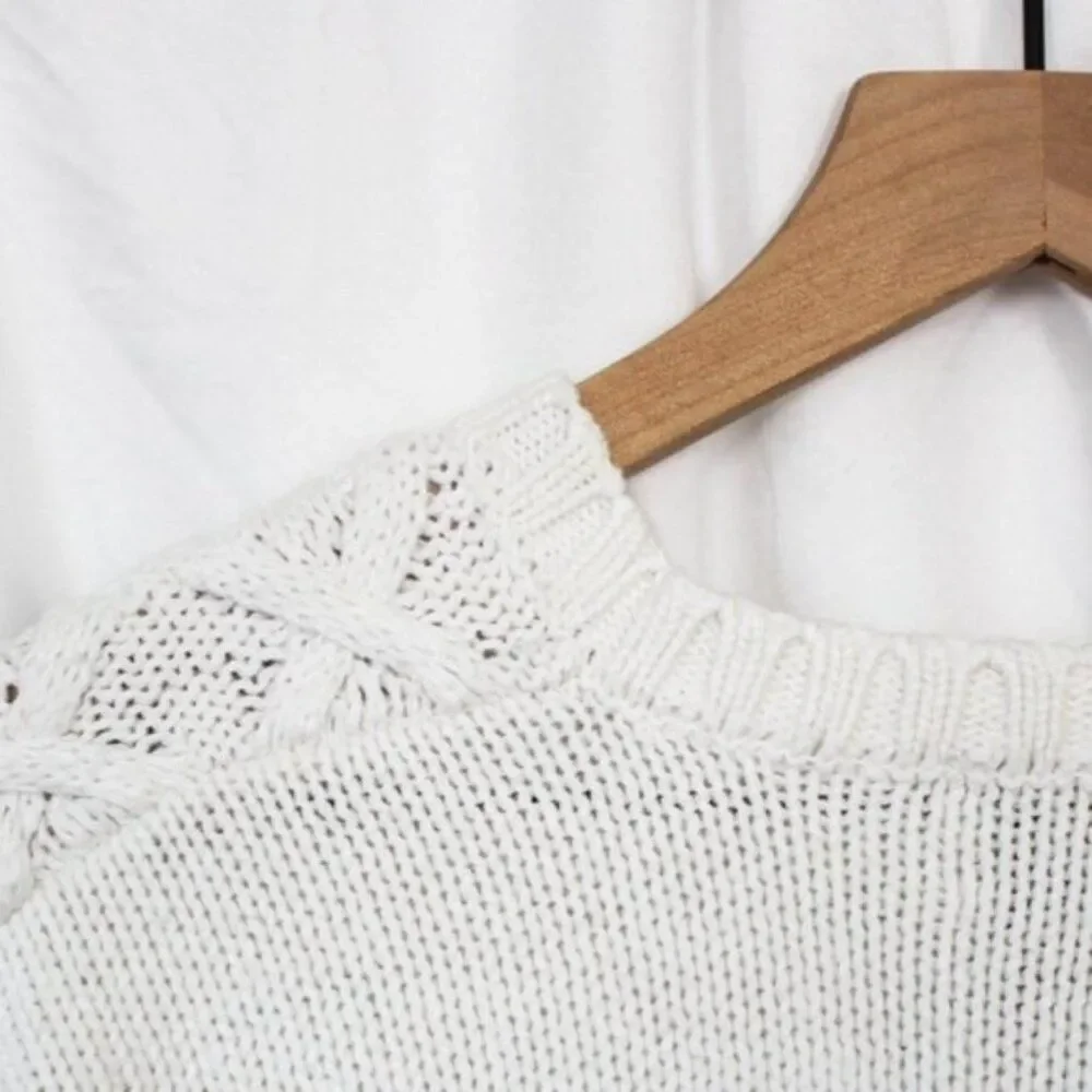 Vintage Women's White Long Sleeve V-neck Sweater with Cable Knit Accents Medium - Picture 5 of 8